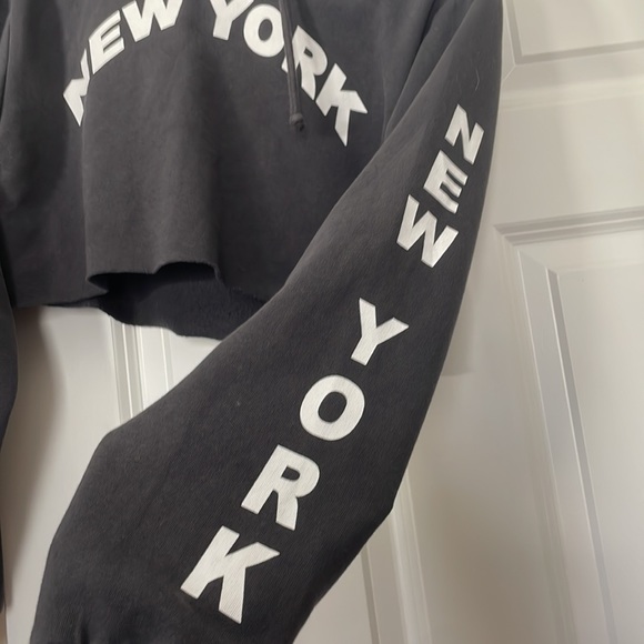NEW YORK cropped hoodie - Picture 2 of 2